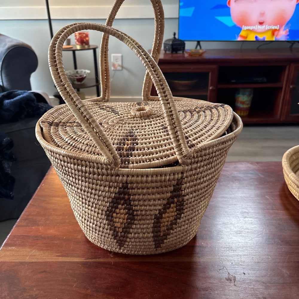 African Woven Large Tote Basket With Lid Zimbabwe 9” Tall Excluding Handles